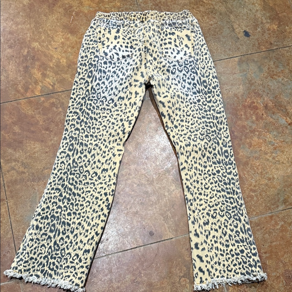 Leopard Print Wide Leg Pants - Picture 5 of 5